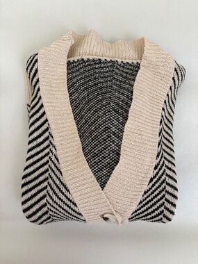 Oversize Button-up Zig Zag Heavy Knit Sweater